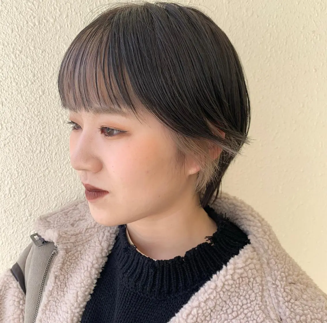 ショート カラー ミストバング ベージュカラー  フェイスフレーミング ホワイトベージュ iLi 《イリ》のヘアスタイル