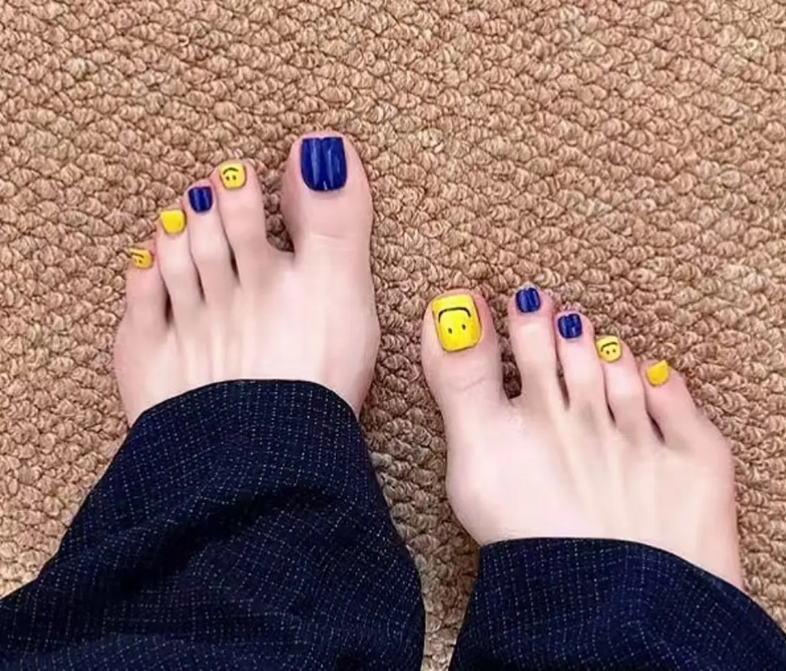 ネイル フットネイル H3 Nail Tsuki🦋💙のネイルデザイン