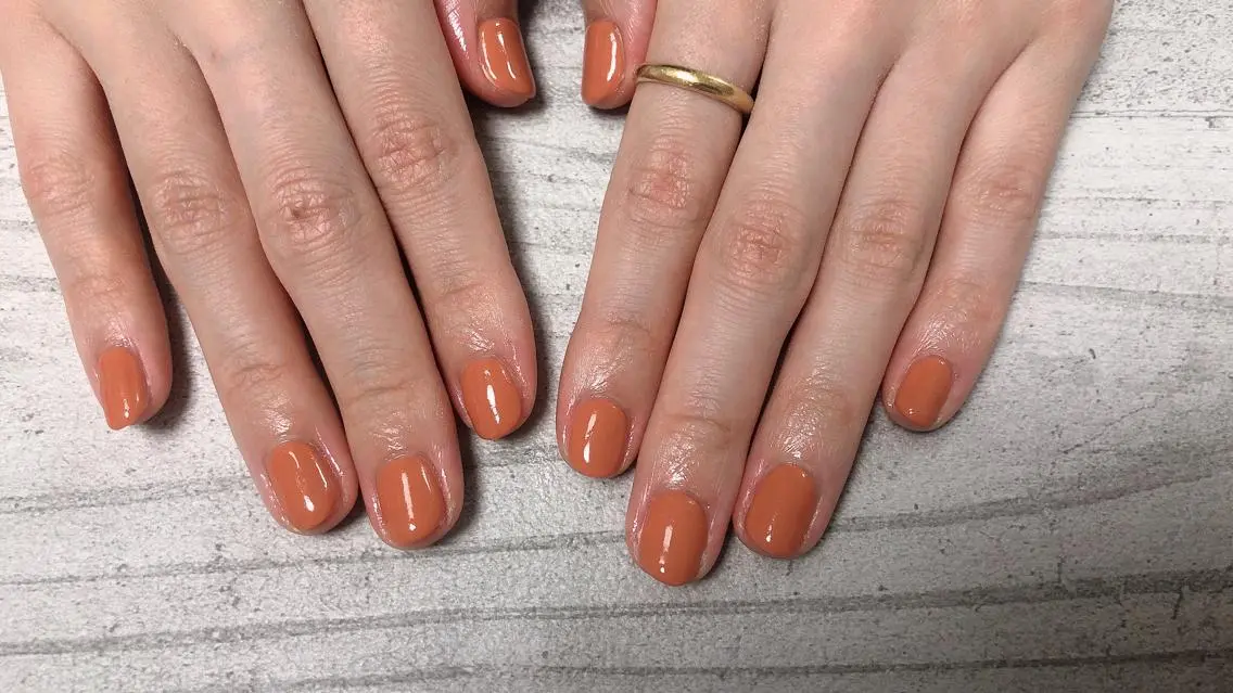ネイル ワンカラーネイル オレンジ ハンドネイル mogunail &blowのネイルデザイン