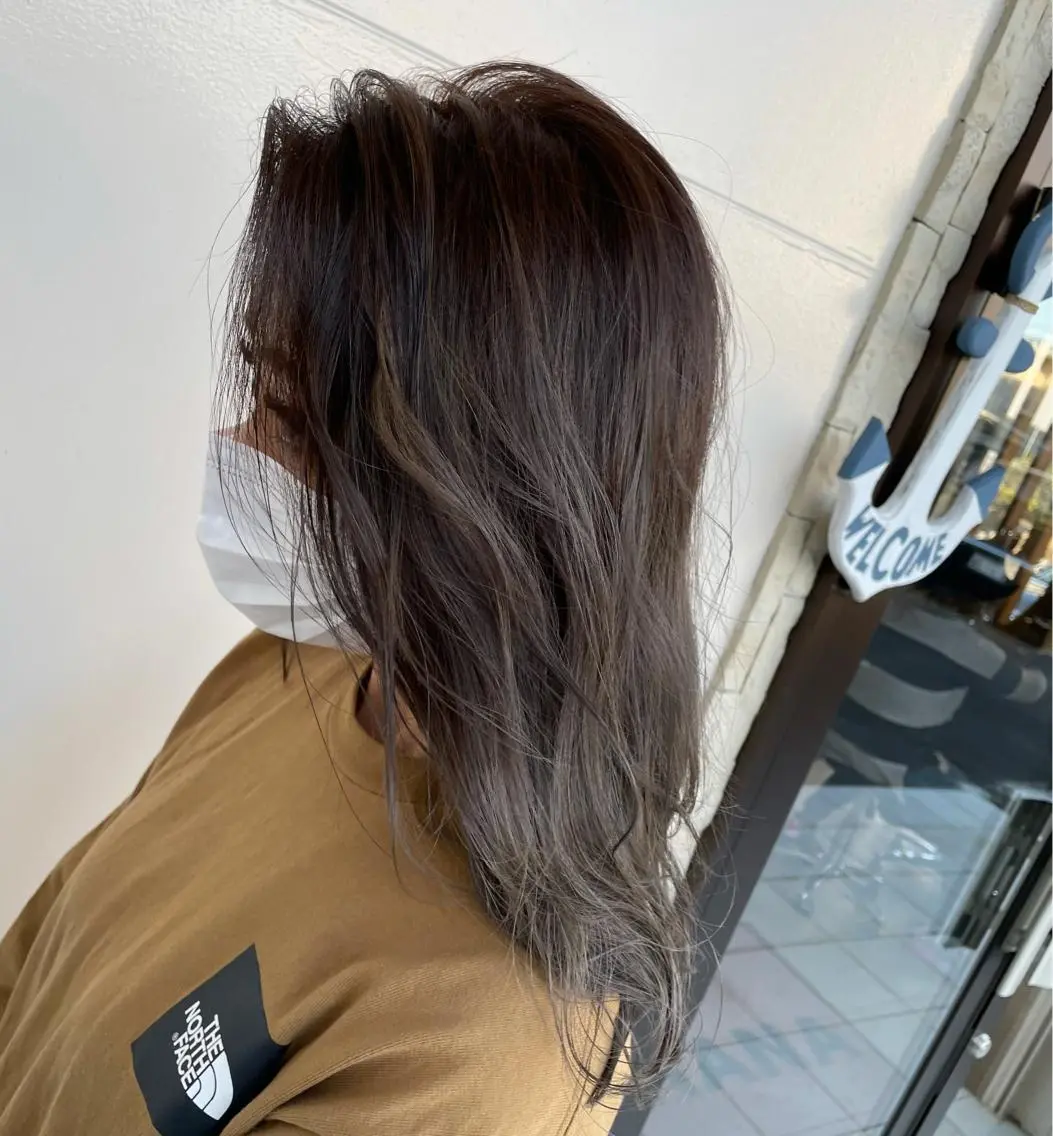 ロング カラー ブリーチ グラデーションカラー グレージュ ブリーチなしカラー TSUBASA▫️ ブリーチ#エクステのヘアスタイル