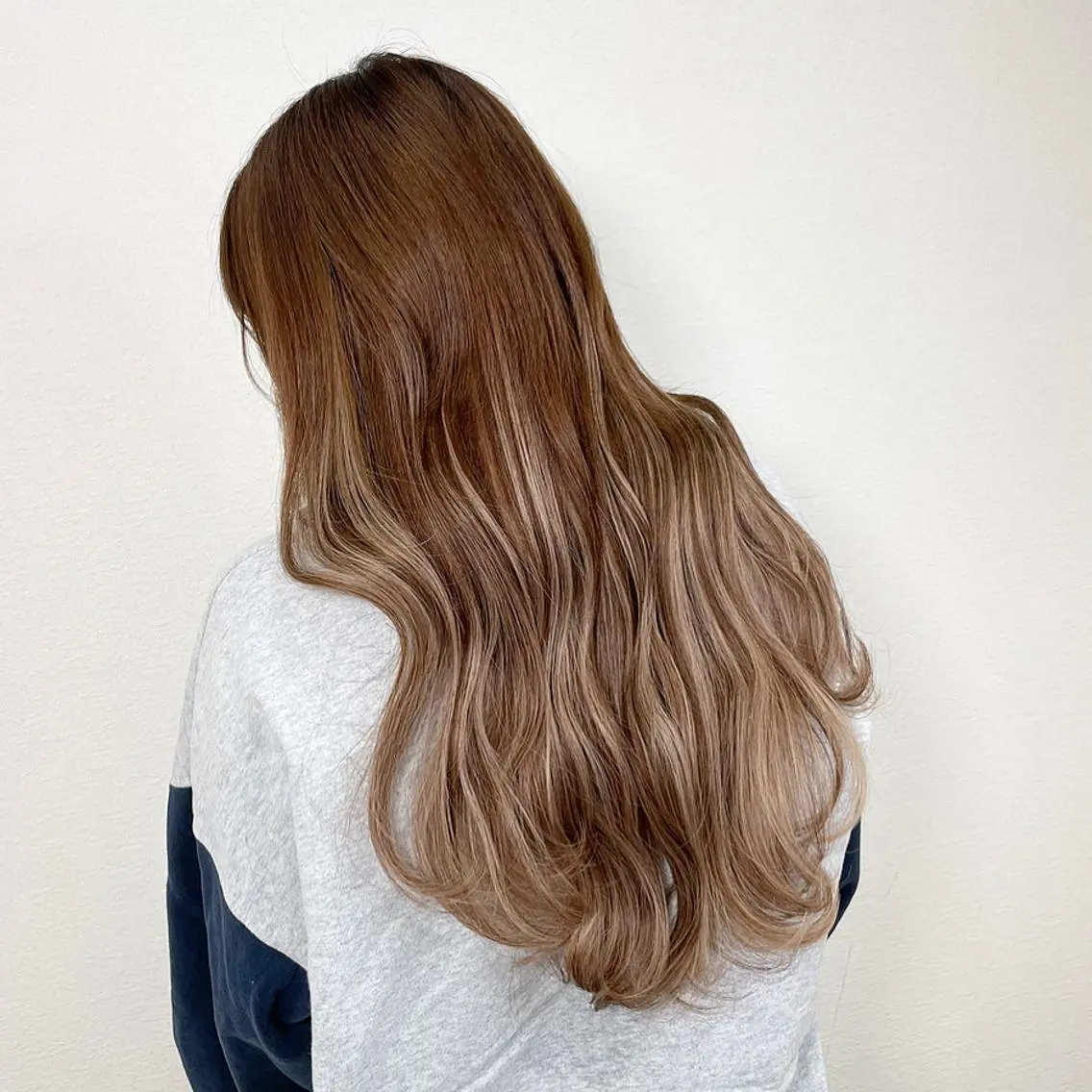 セミロング カラー 韓国風ヘア レイヤーカット ワンホンヘア 失敗したくない人へ ハイトーン美容師のヘアスタイル