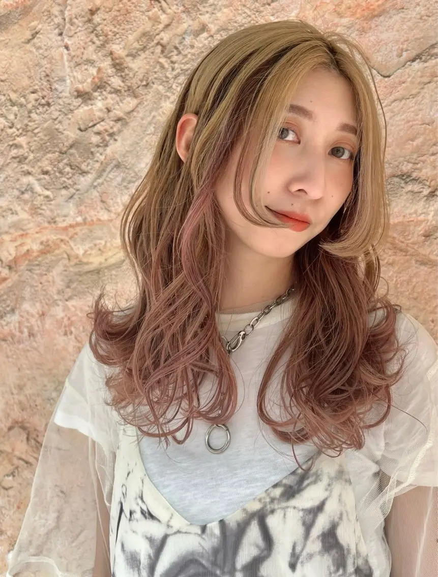 ロング カラー インナーカラー 姫カット ヘアカラー 派手髪デザインカラー ヒロカのヘアスタイル