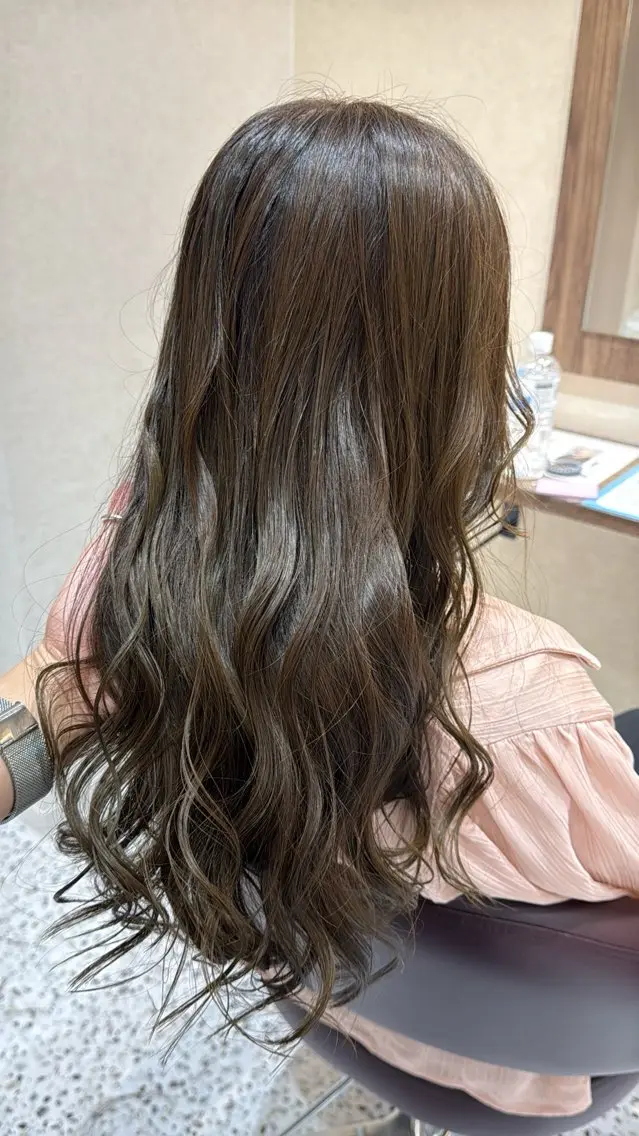ロング カット ヘアカラー トリートメント LaLuce タクミのヘアスタイル