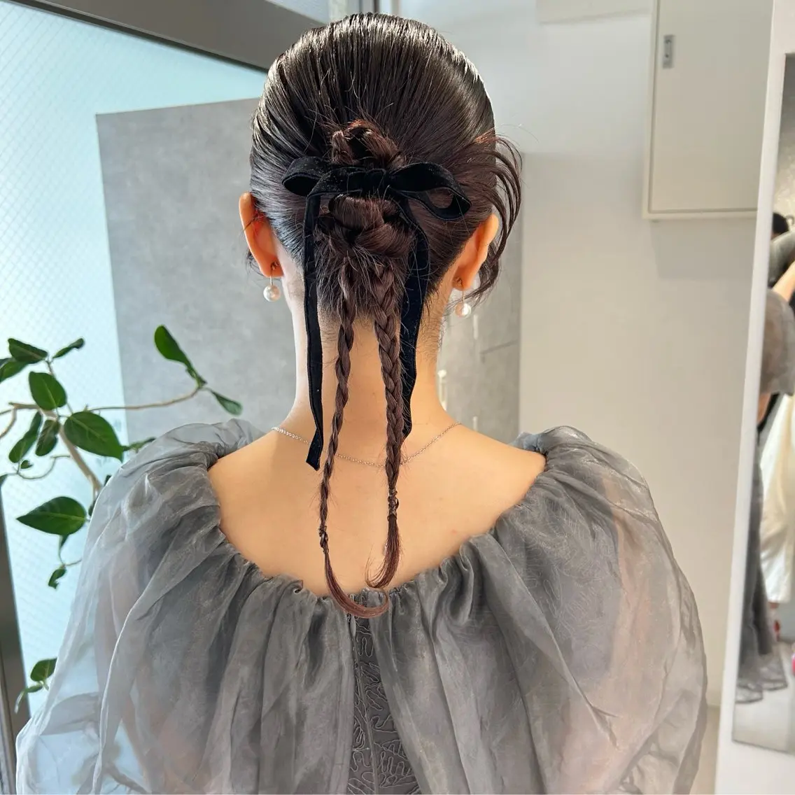 ロング ヘアアレンジ 結婚式・ブライダル 髪飾り ヘアセット ダブルカラー,透け カラーHINARIのヘアスタイル