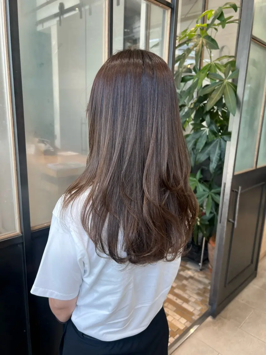 ロング カラー ベージュカラー オリーブベージュ レイヤーカット カット ヘアカラー トリートメント 🫧Ai/ ロロネー森ノ宮💖のヘアスタイル
