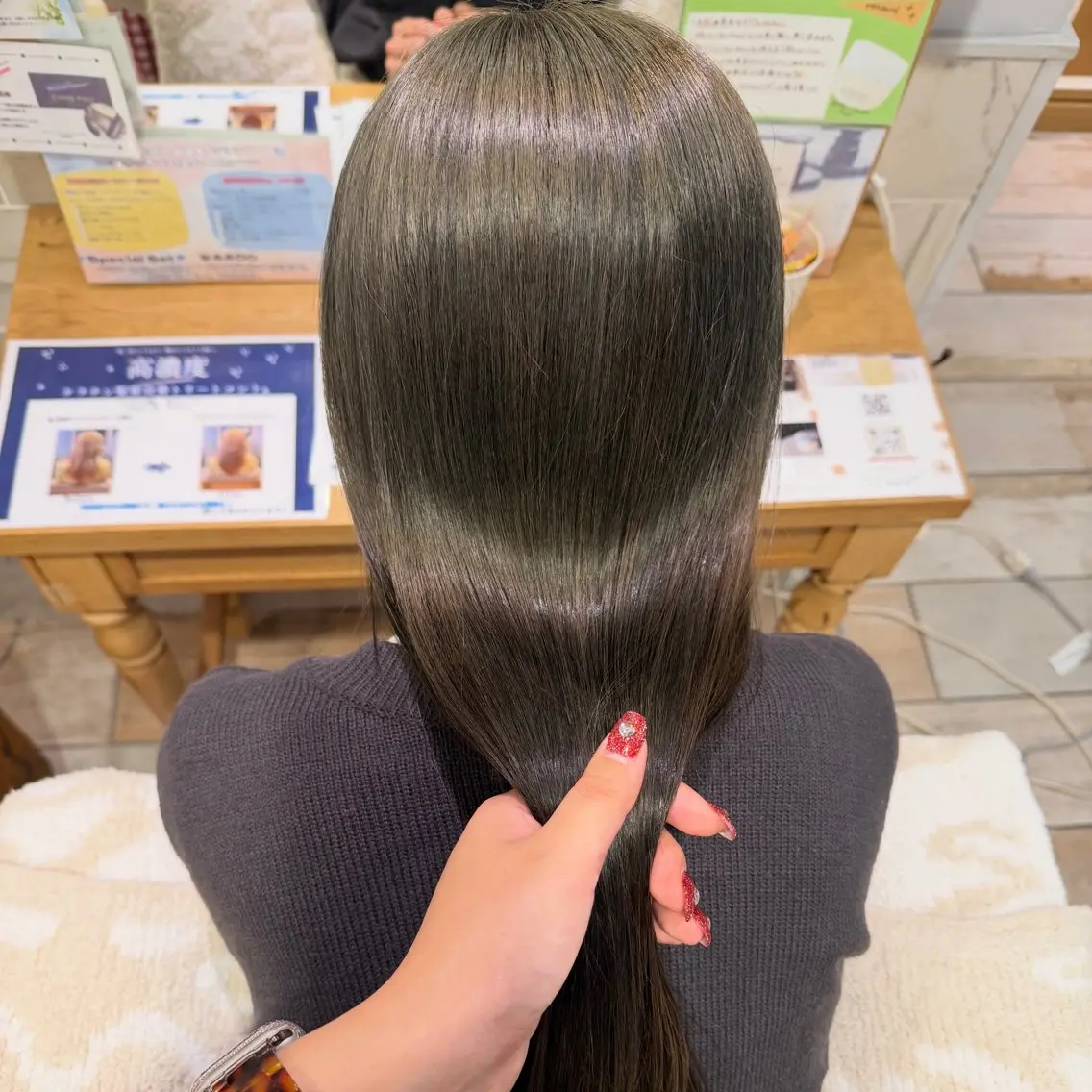 ロング カラー ヘアカラー 小柳 夏美のヘアスタイル