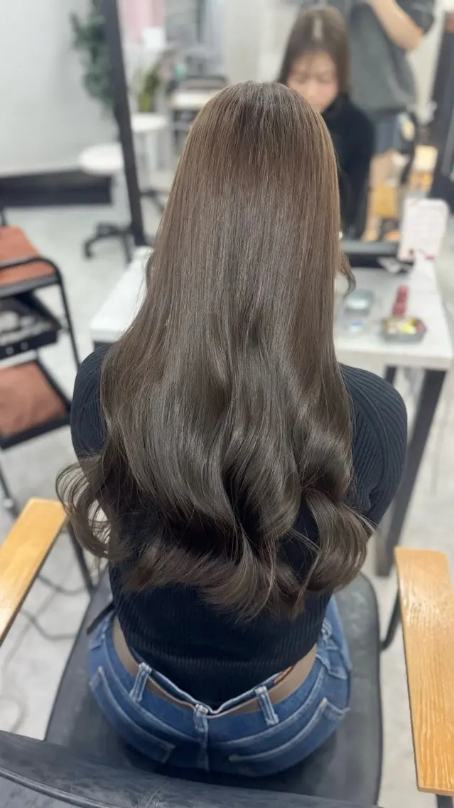 ロング カラー ベージュカラー オリーブベージュ カット ヘアカラー トリートメント 赤み無し柔らかカラー 【梅田】madokaのヘアスタイル