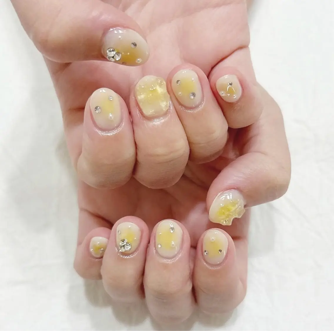 ネイル チークネイル リボン 黄色 ハンドネイル peaberry nailのネイルデザイン