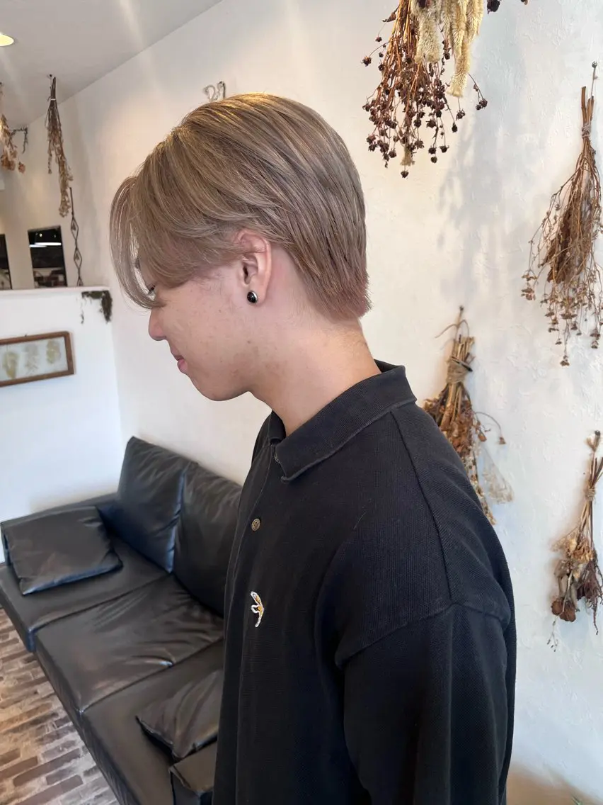 ショート カラー ブリーチ グレージュ ミルクティーグレージュ カット ヘアカラー niko RINKAのヘアスタイル