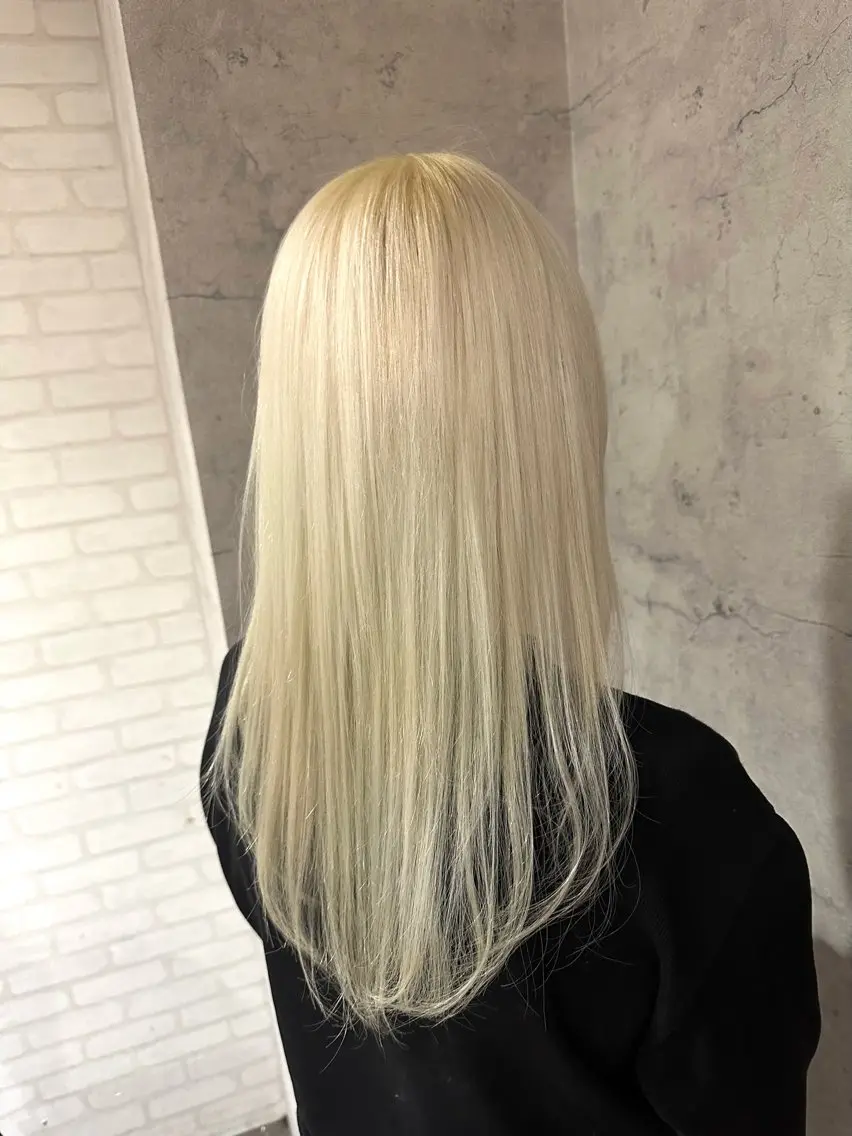 セミロング カラー ブリーチ ブロンド ホワイトブロンド ヘアカラー トリートメント レイヤー/ウルフ ハイトーンhiroのヘアスタイル