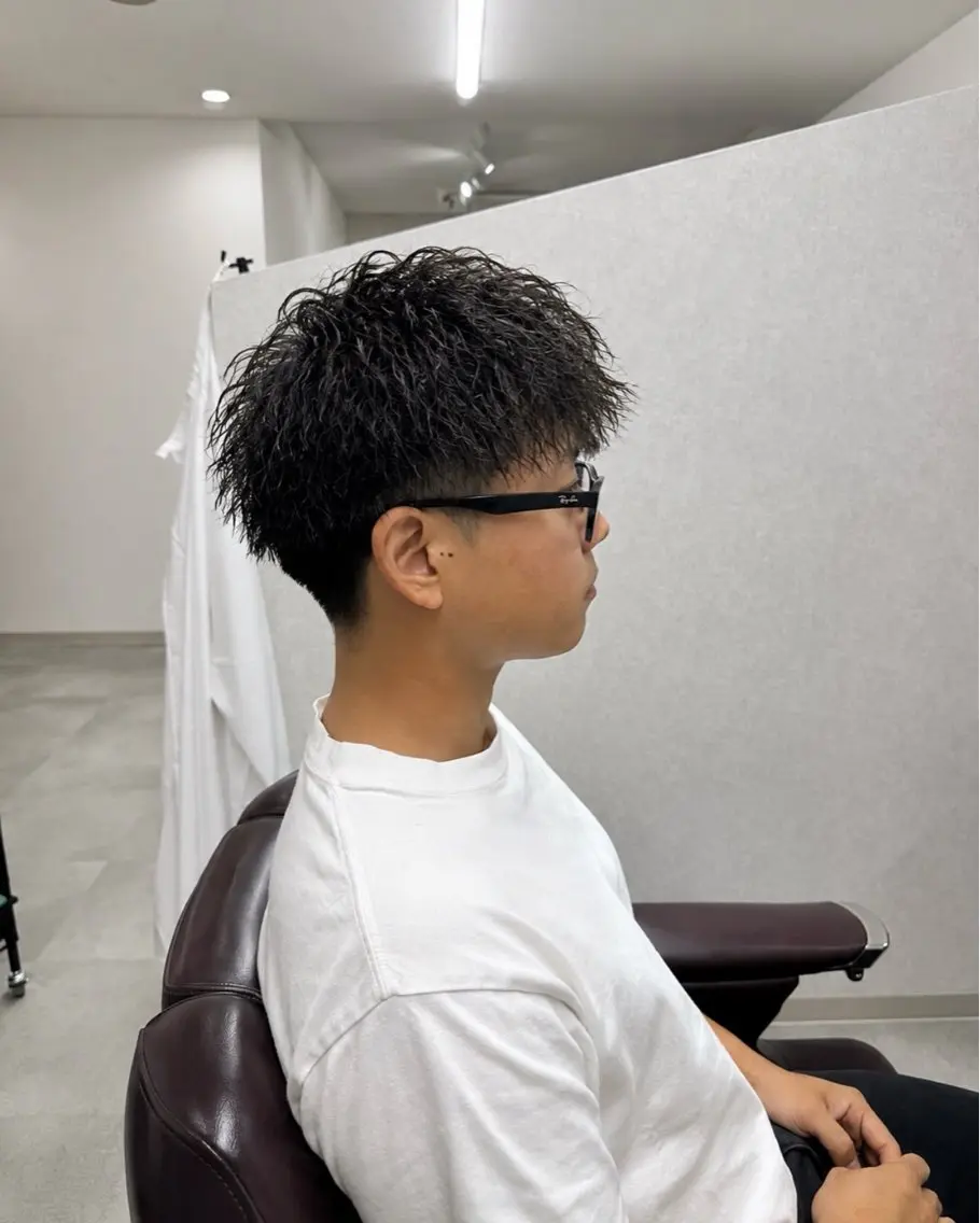 ショート パーマ メンズ 梅本 淑人のヘアスタイル