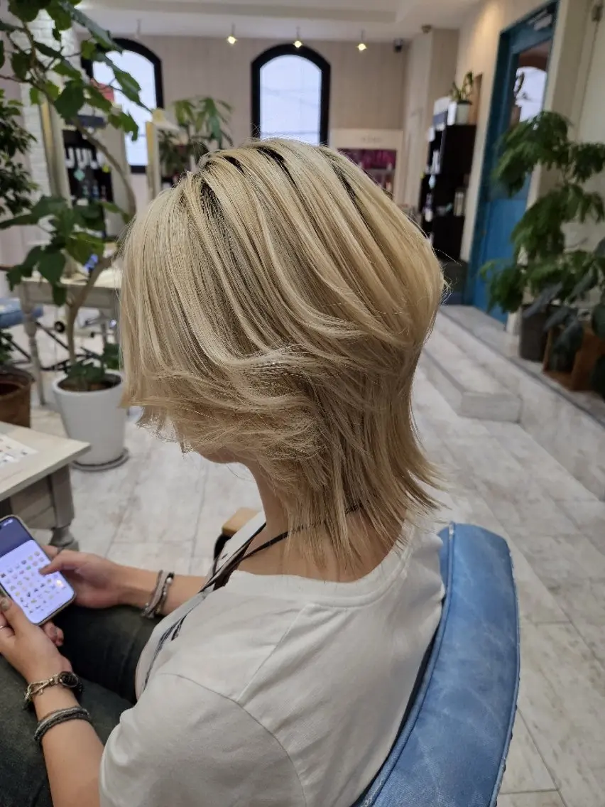 ミディアム カラー ブリーチ 顔周りカット レイヤーカット ウルフカット カット ヘアカラー 髪質改善/レイヤー/ 顔周りカット/代表西のヘアスタイル