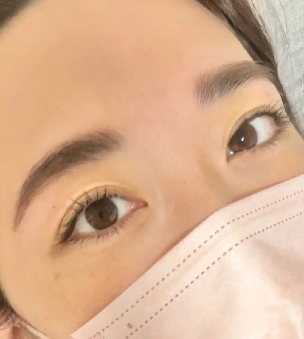 アイブロウ Locèlon .のネイルデザイン