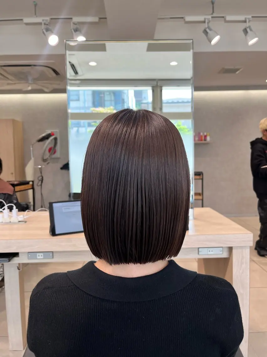 ショート カラー ボブレイヤー ブリーチ ブラウンカラー ダブルカラー ブリーチなしカラー カット ヘアカラー トリートメント 巖本 真希のヘアスタイル