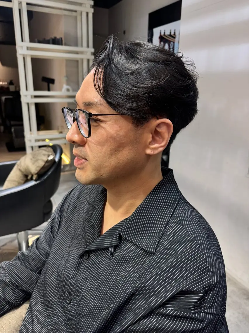 ミディアム パーマ メンズ センターパート カット パーマ トリートメント 似合う髪型が 分からない方へのヘアスタイル