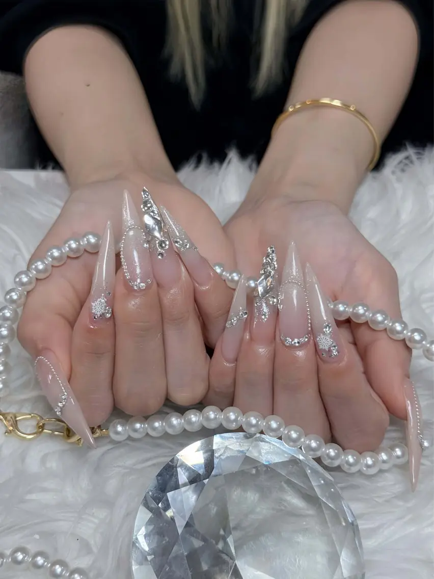 ネイル チークネイル ドット フレンチネイル グラデーション ハート Eli Muse 新宿ネイルのネイルデザイン