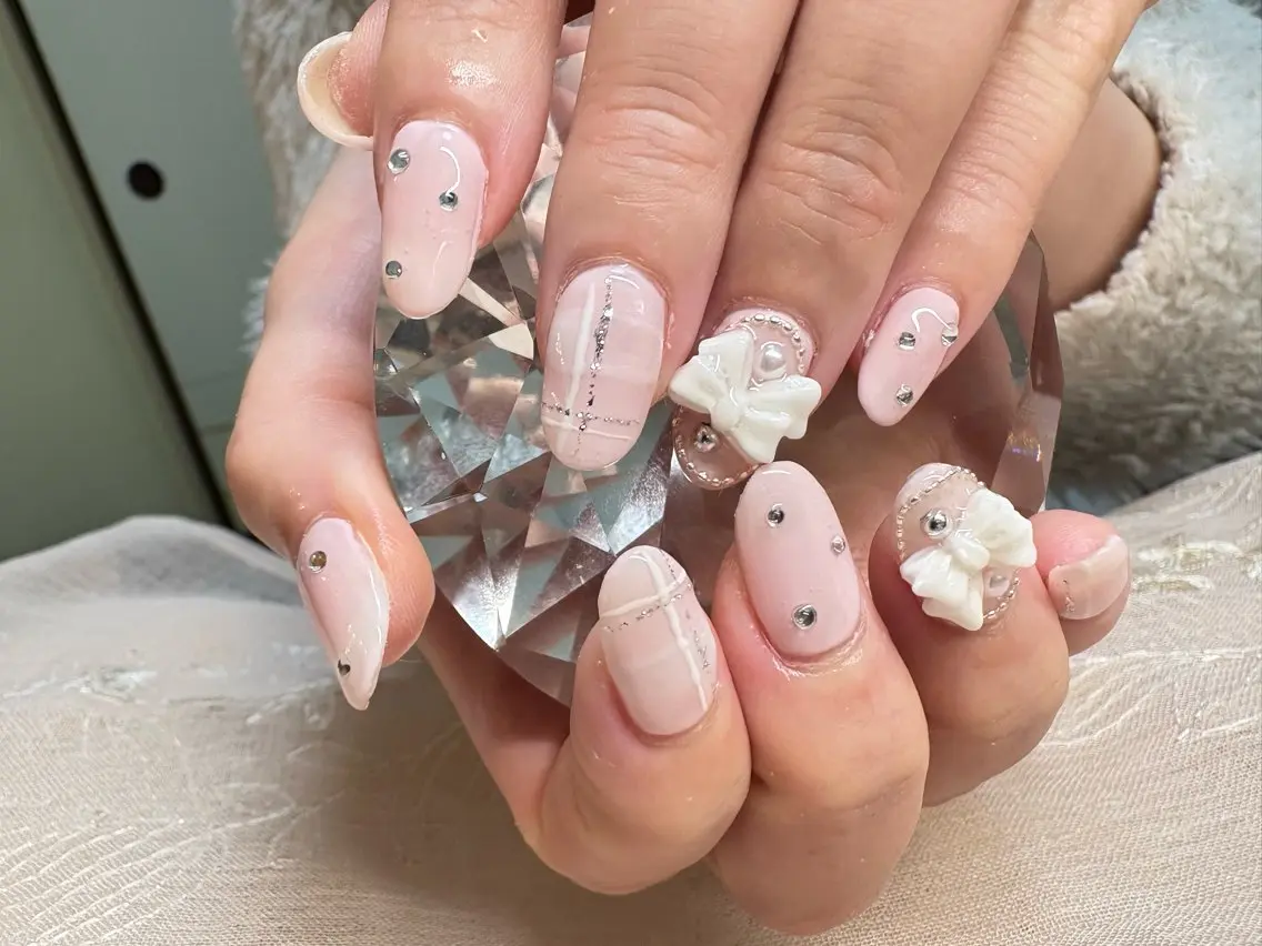 ネイル キラキラネイル リボン 新宿マグネット専門店 Mii Nailのネイルデザイン