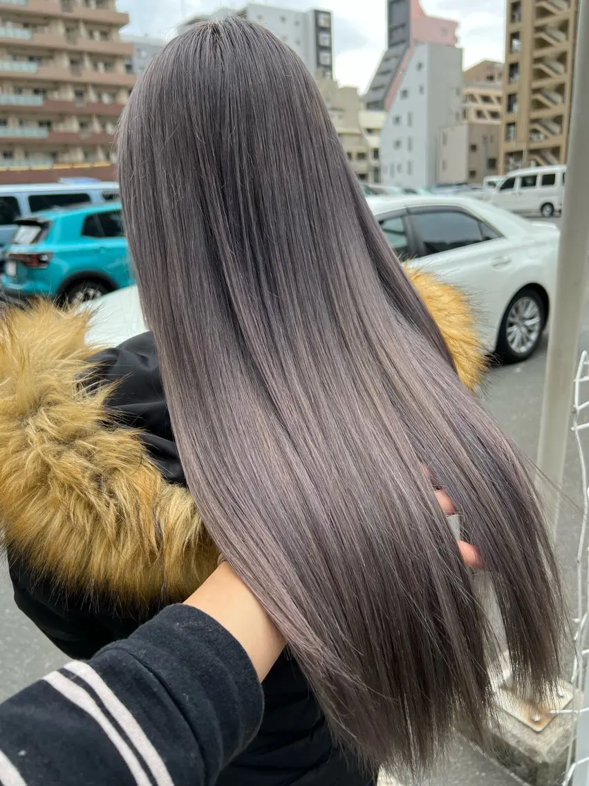 ロング カラー ブリーチ グレージュ リアム 【LIam】のヘアスタイル