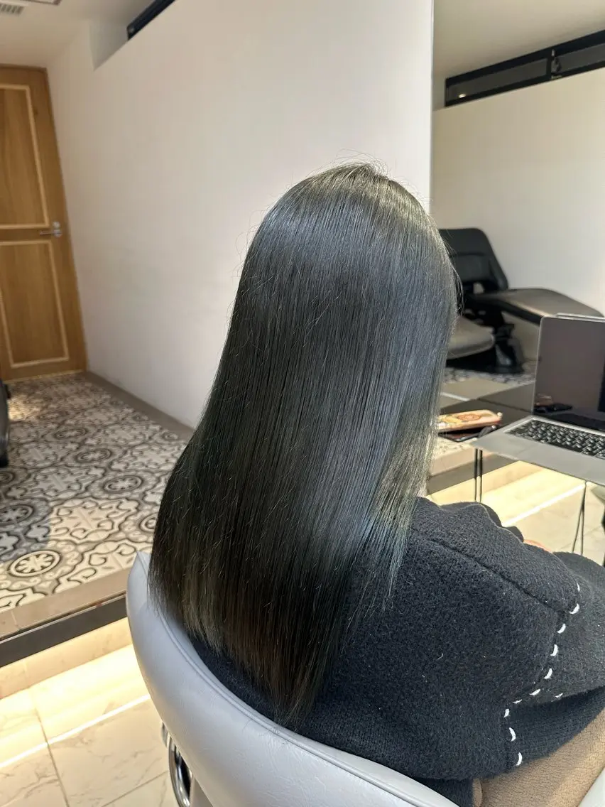 ロング カラー グレージュ オリーブグレージュ オリーブグレー 顔まわりカット/縮毛 /赤み消し/じょうのヘアスタイル