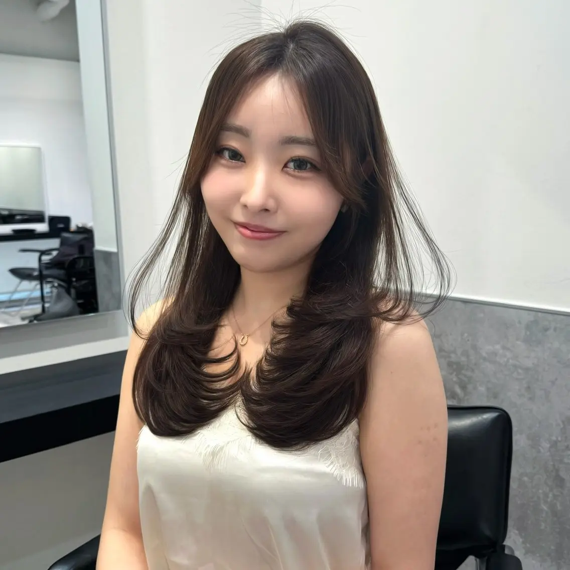 ロング カラー 透明感カラー グレージュ 顔周りカット レイヤーカット カット ヘアカラー トリートメント 韓国系支持率No.1 レイヤー特化/きょうのヘアスタイル