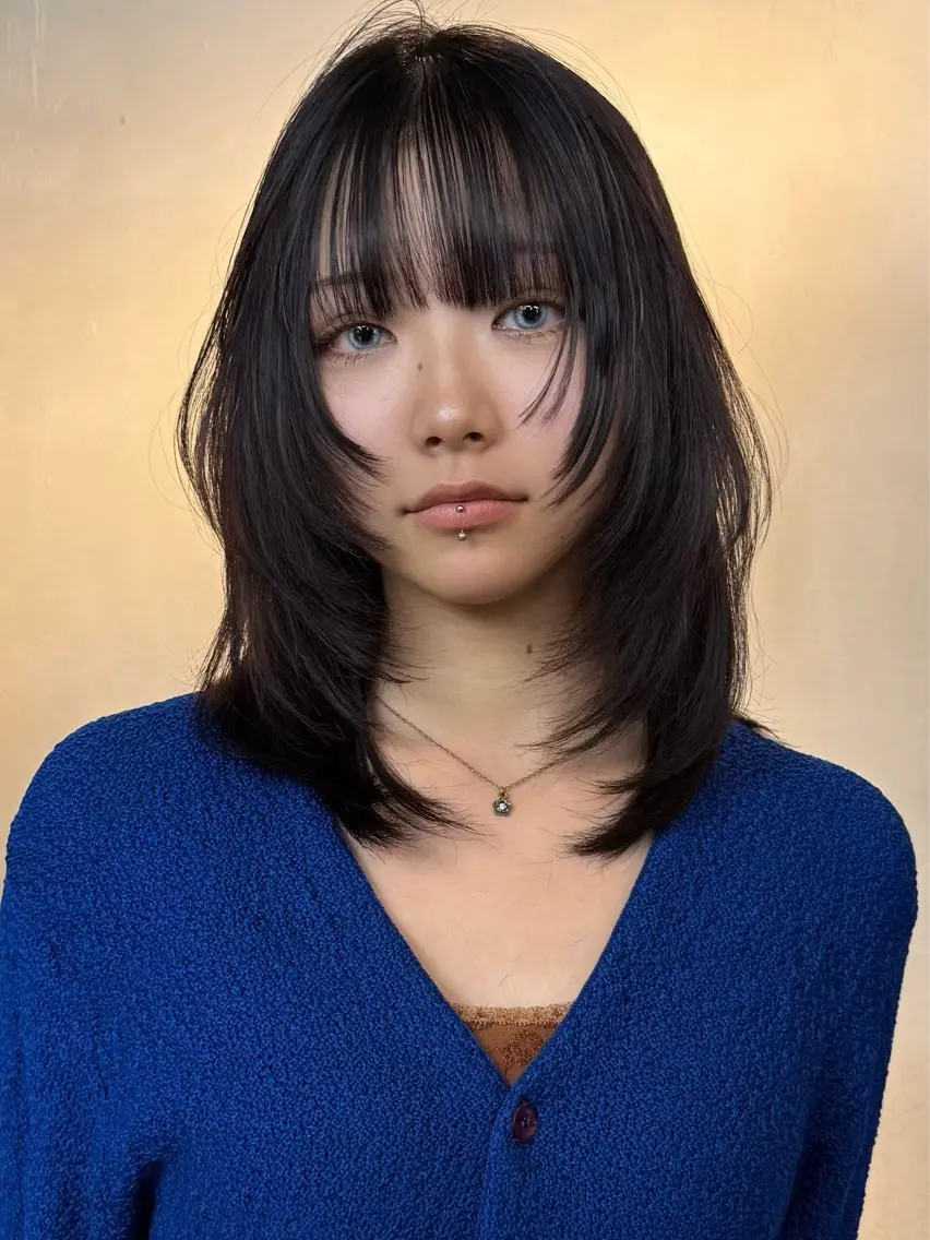 ミディアム イツク ⚡️ ルーツ/ハイトーンのヘアスタイル