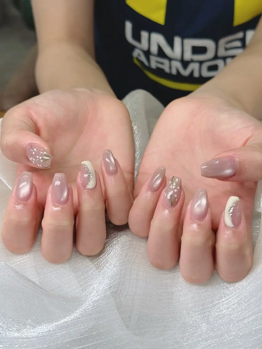 ネイル オーロラネイル ブルー チークネイル フットネイル フレンチネイル ハンドネイル ハンドケア HANA NAIL ROOMのネイルデザイン