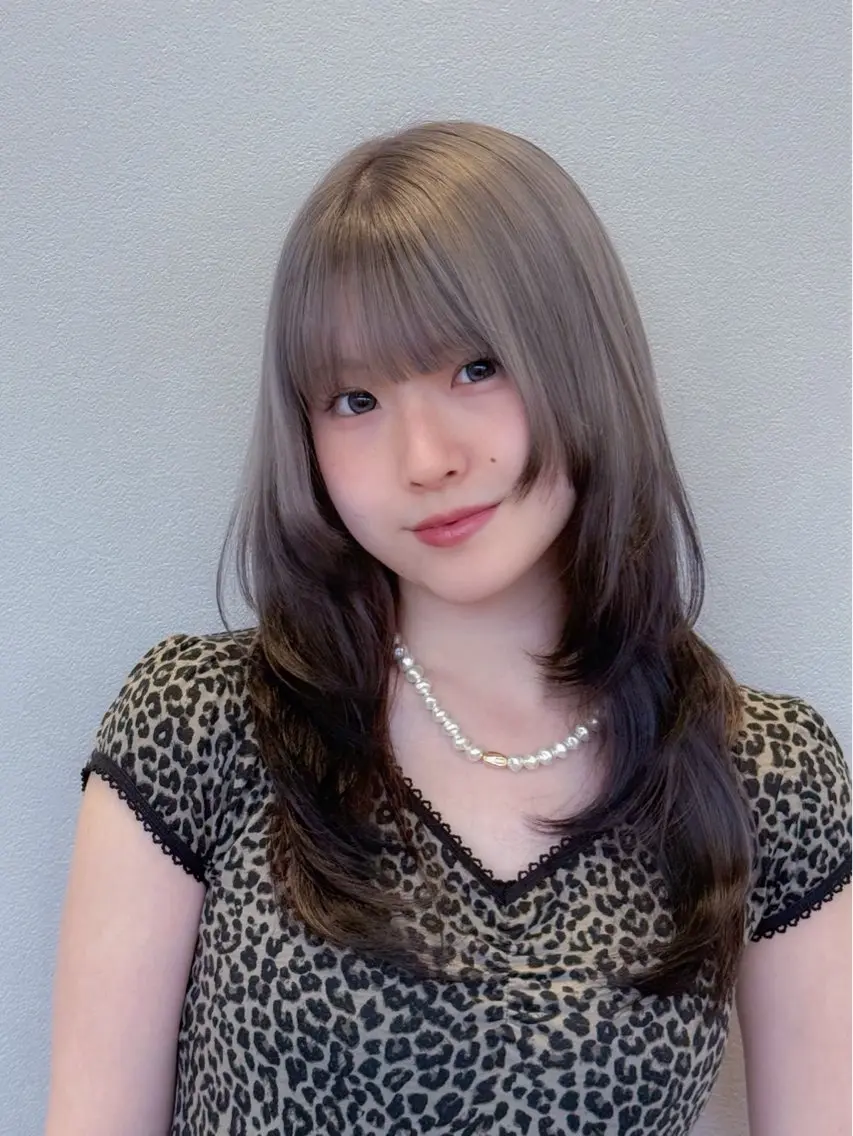 ロング カラー デザインカラー レイヤーカット ヘアカラー 沖田 朱峰のヘアスタイル
