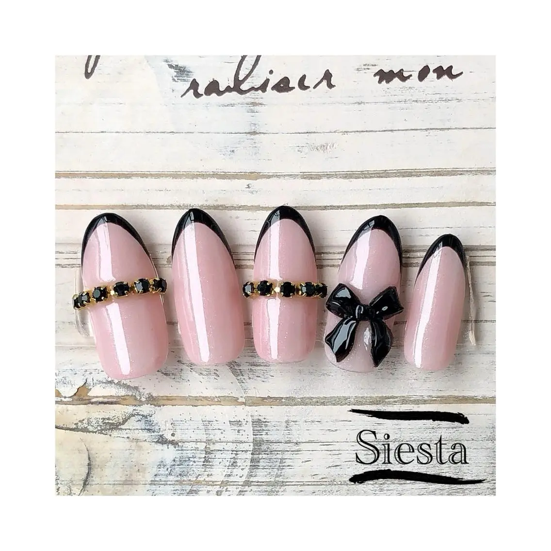 ネイル ワンホンネイル ハンドネイル Siesta 🌹のネイルデザイン