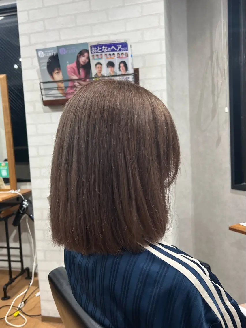 ミディアム カラー ベージュカラー ピンクカラー ピンクベージュ ヘアカラー レ ナのヘアスタイル
