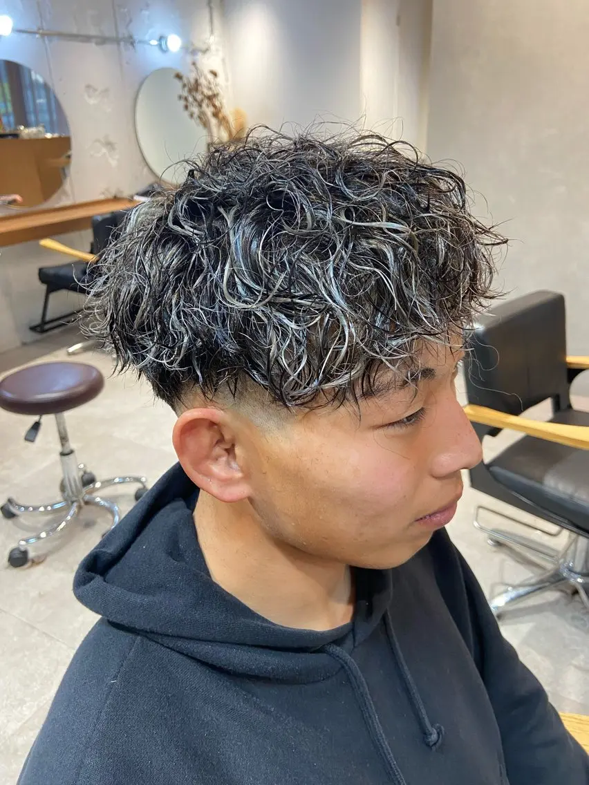 カラー パーマ メンズ メンズブリーチ メンズメッシュ メンズパーマ ツイストスパイラルパーマ ブリーチ カット ヘアカラー 🔥メンズ特化/ 奥野心太【副店長】のヘアスタイル