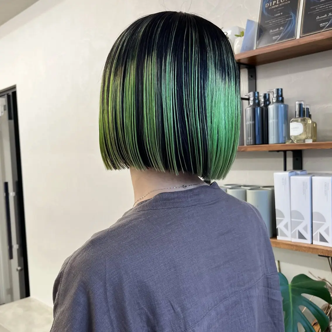ショート カラー ブリーチ デザインカラー ブリーチなしカラー ボブ レイヤーカット カット ヘアカラー トリートメント 初めてのショート お任せください✂️のヘアスタイル