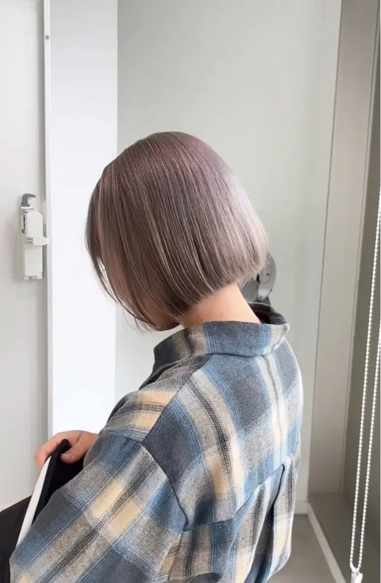 ショート カラー ブリーチ ハイトーンカラー EIGHT /SHU🩶のヘアスタイル