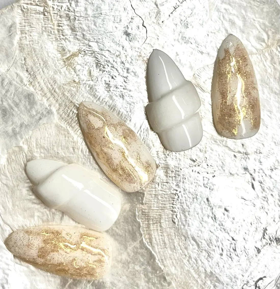 セミロング ネイル ラメ(グリッター) ニュアンスネイル ホワイト RIONnail Yurikaのネイルデザイン