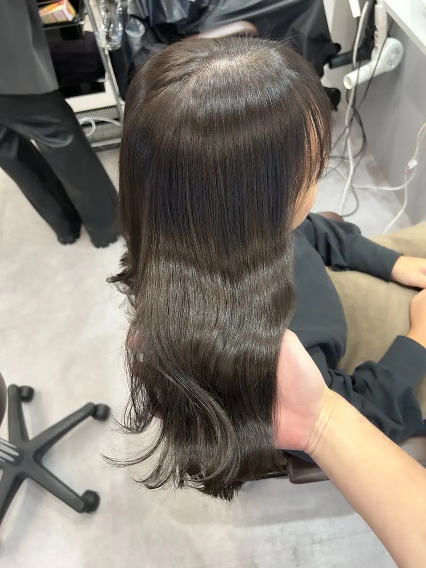 セミロング 髪質改善× ブリーチなしyutoのヘアスタイル