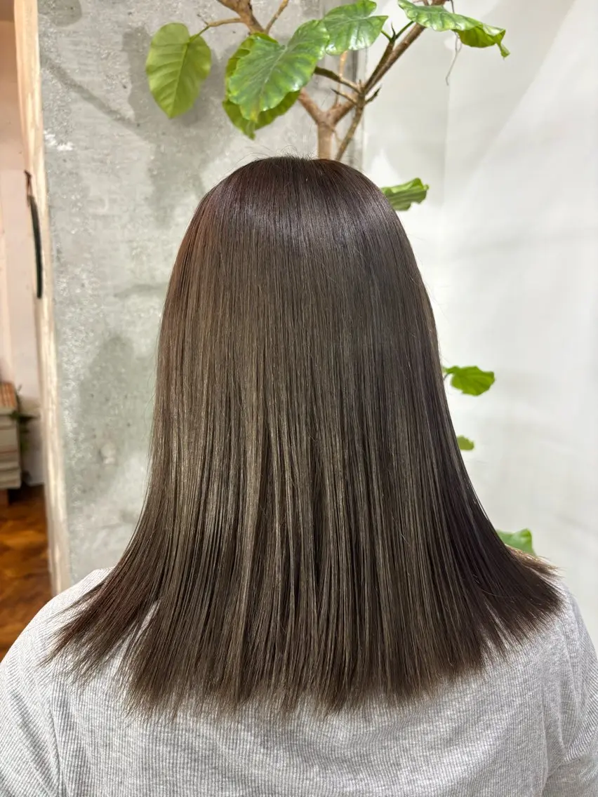 カラー ベージュカラー ブリーチ 透明感カラー ブリーチなしカラー オリーブベージュ 村田 彩音のヘアスタイル