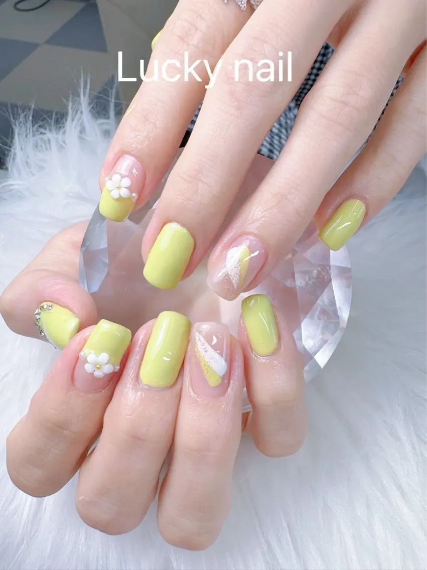ネイル シンプルネイル Lucky Nailのネイルデザイン