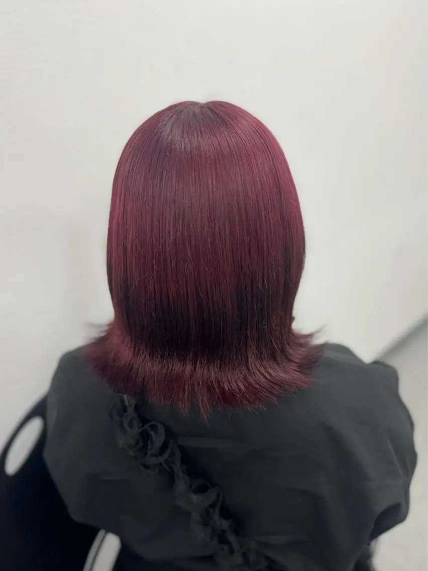 セミロング カラー SAKI⭐️ブリーチ ・艶カラー⭐️のヘアスタイル