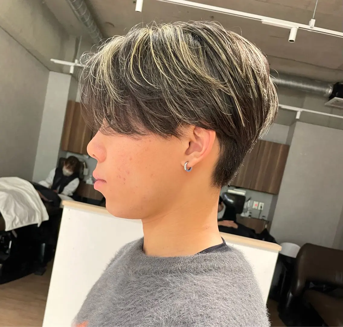 カラー ダブルカラー イヤリングカラー ハイトーンカラー インナーカラー 髪質改善 ヘアカラー ♡ハイトーン★ ネイル/しの♡のヘアスタイル