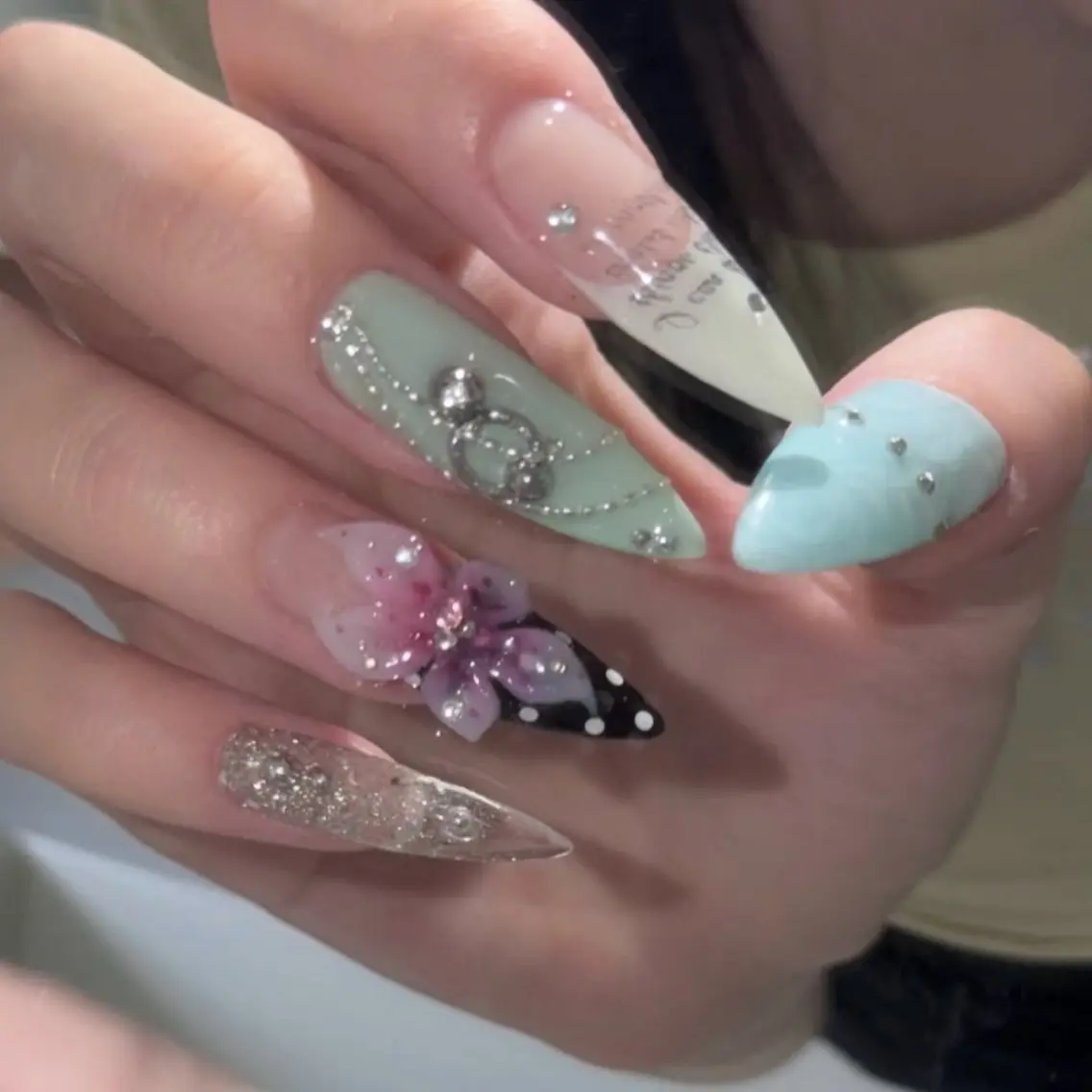 ネイル ハンドネイル ハンドケア Nihonthy Nail 新宿のネイルデザイン