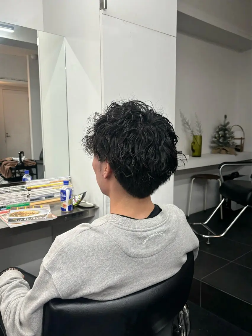 セミロング パーマ メンズ メンズパーマ ツイストスパイラルパーマ セミロングパーマ スパイラルパーマ カット パーマ 【ヤマザキアヤメ】 艶カラー/縮毛矯正のヘアスタイル