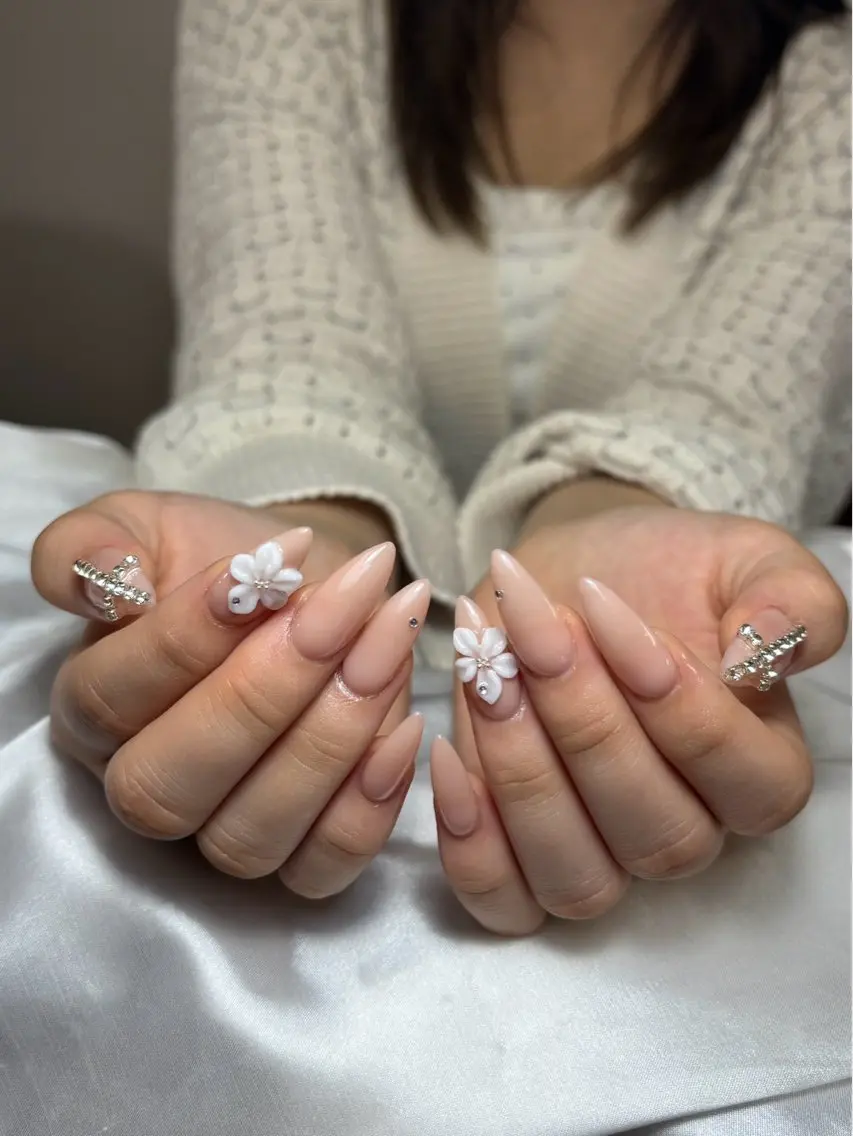 ネイル チークネイル 長さ出し フットネイル ジェルネイル 卒業式 𝓐𝓷𝓻𝓲 XiinhNailのネイルデザイン