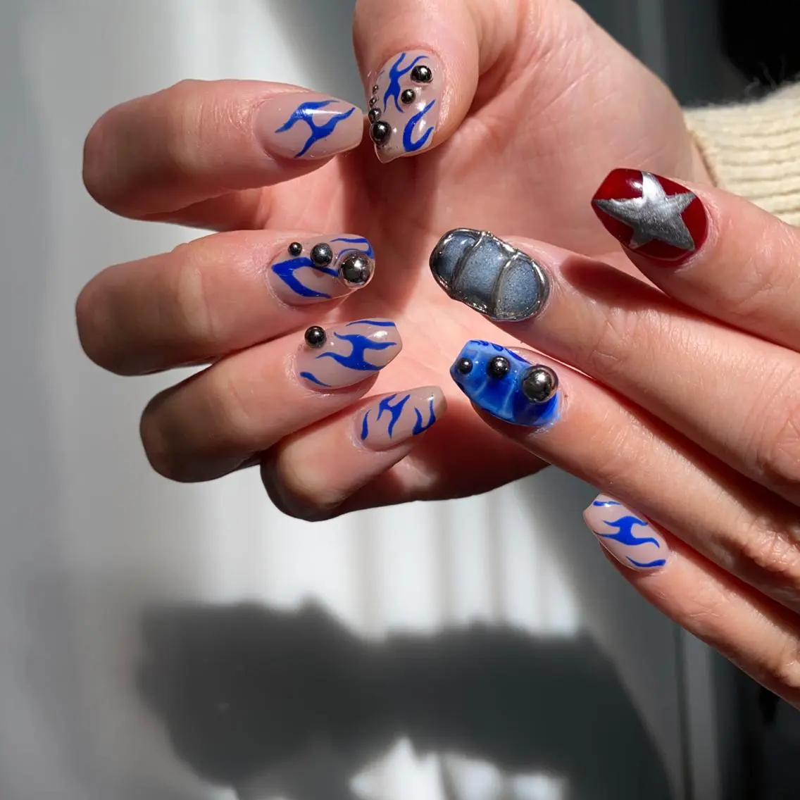 ネイル アートネイル オーロラネイル フレンチネイル 氷ネイル・うるうるネイル マグネットネイル ハンドネイル Nail by Licorneのネイルデザイン