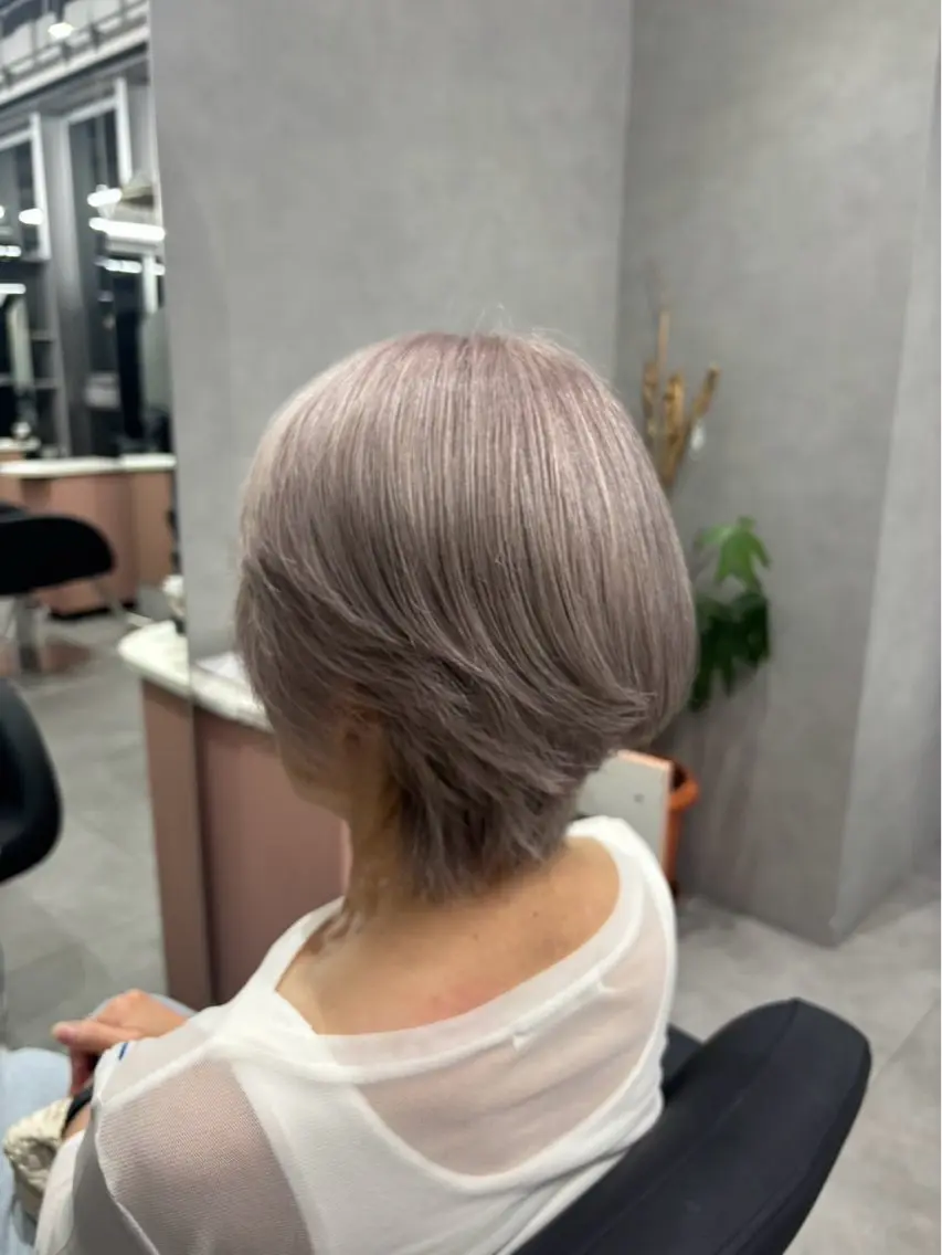 ショート カラー 透明感カラー🫧 しゅうと/心斎橋のヘアスタイル