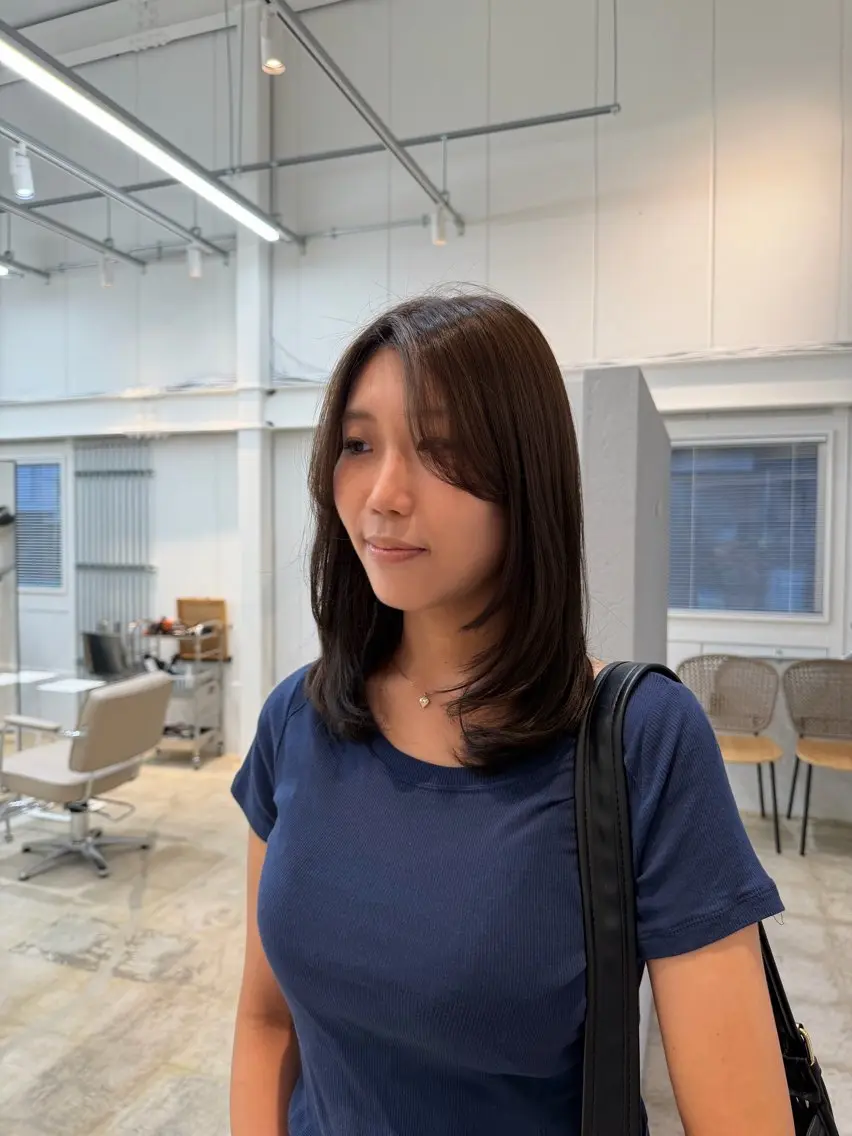 ミディアム カラー グレージュ オリーブグレージュ オリーブグレー カット ヘアカラー トリートメント ENIF　大島 芽生のヘアスタイル