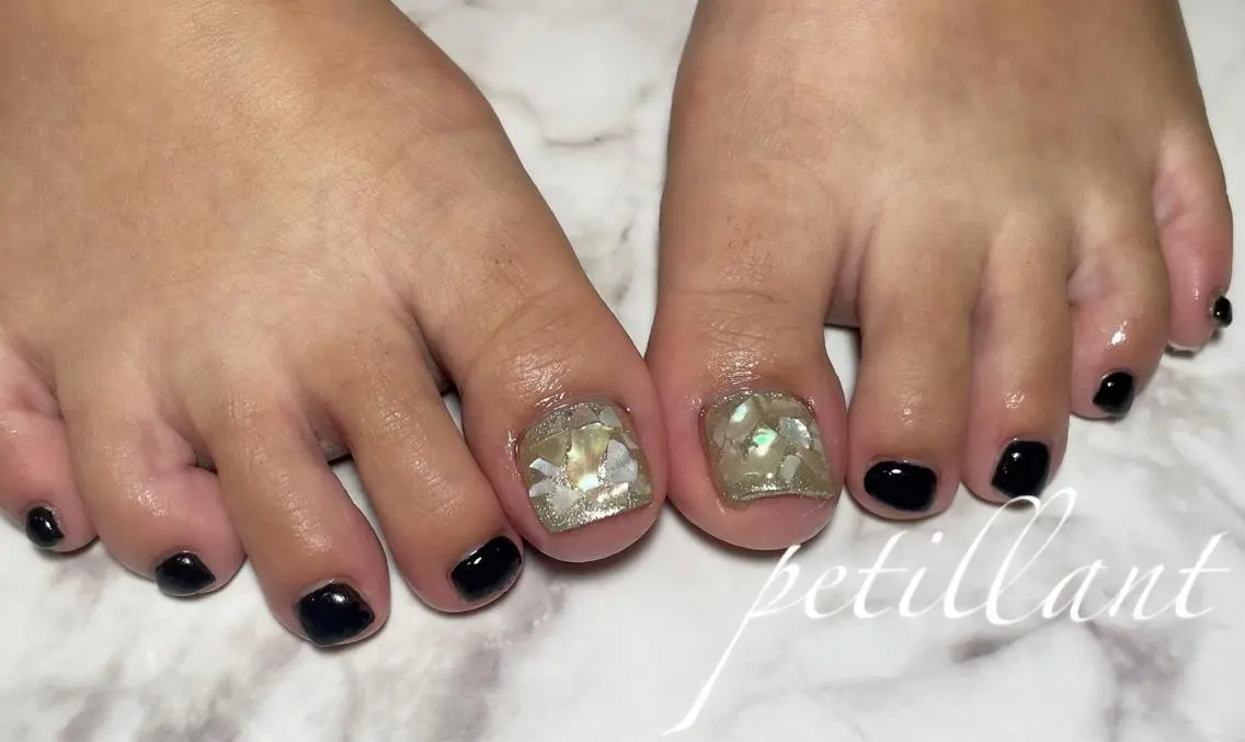 ネイル フットネイル キラキラネイル シルバー フットネイル nail salon petillantのネイルデザイン