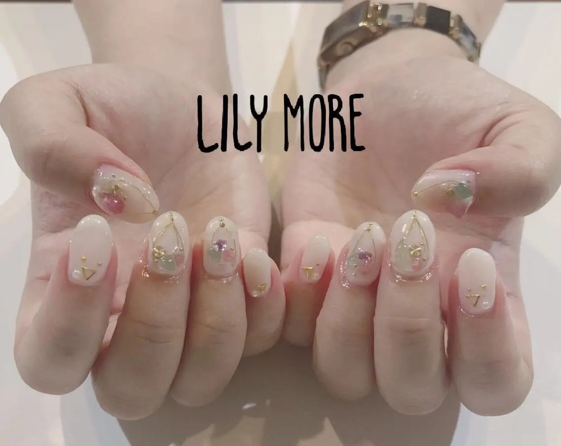 ネイル ストーンネイル Lily closetのネイルデザイン