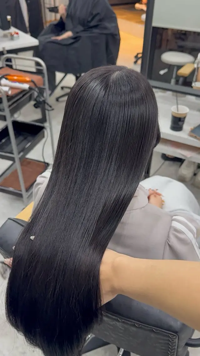 ロング カラー アッシュ アッシュブラウン ベージュカラー 黒髪 ブリーチ 赤み無し柔らかカラー 【梅田】madokaのヘアスタイル