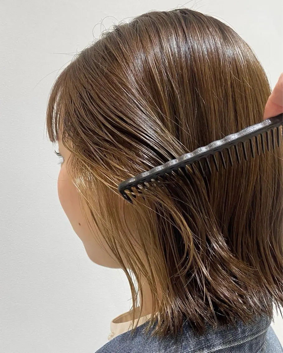 ミディアム カラー ダブルカラー イヤリングカラー グレージュ ハイライトカラー インナーカラー カット ヘアカラー トリートメント ♡オシャ髪♡AI ✂️newi町田のヘアスタイル