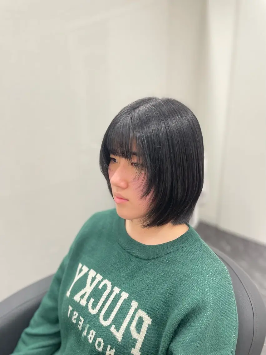 ミディアム カラー ボブレイヤー ボブ 顔周りカット レイヤーカット 小顔カット Blue/博多/ 水口莉沙のヘアスタイル