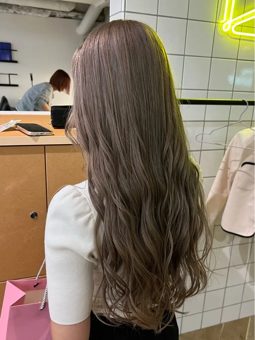 ロング カラー カット ヘアカラー トリートメント ベージュ/髪質改善 新潟/万代/井上佑のヘアスタイル
